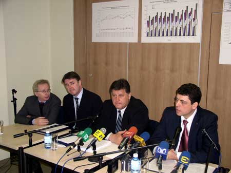 Министърът на финансите Милен Велчев и директорът на Агенция “Митници” Асен Асенов