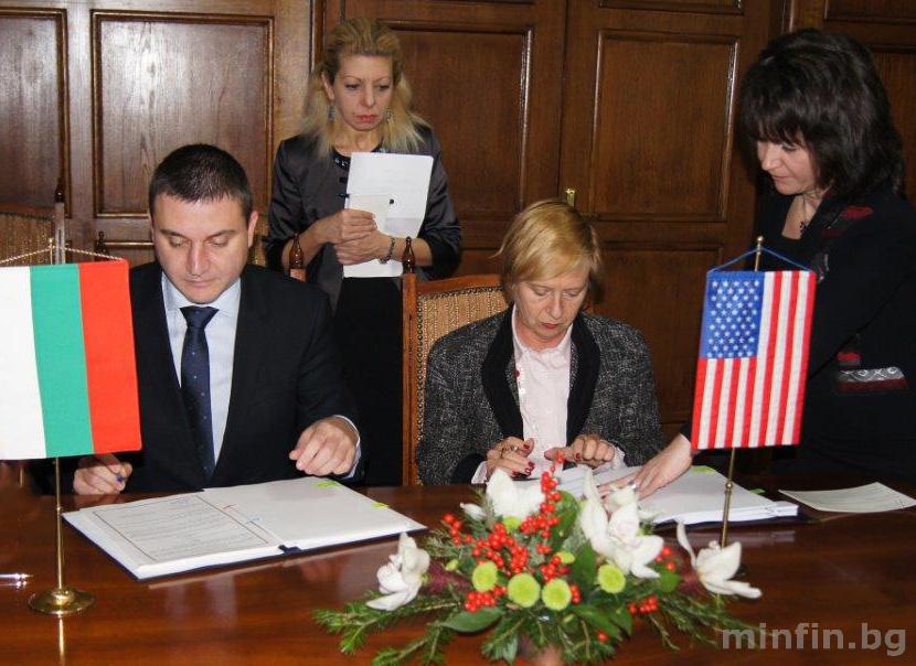 MINISTER OF FINANCE VLADISLAV GORANOV AND US AMBASSADOR TO BULGARIA H.E. MARCIE RIES HAVE SIGNED THE FATCA AGREEMENT