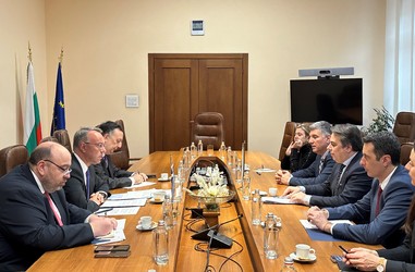 Среща на министър Асен Василев с гръцкия министър на инфраструктурата и транспорта Христос Стайкурас