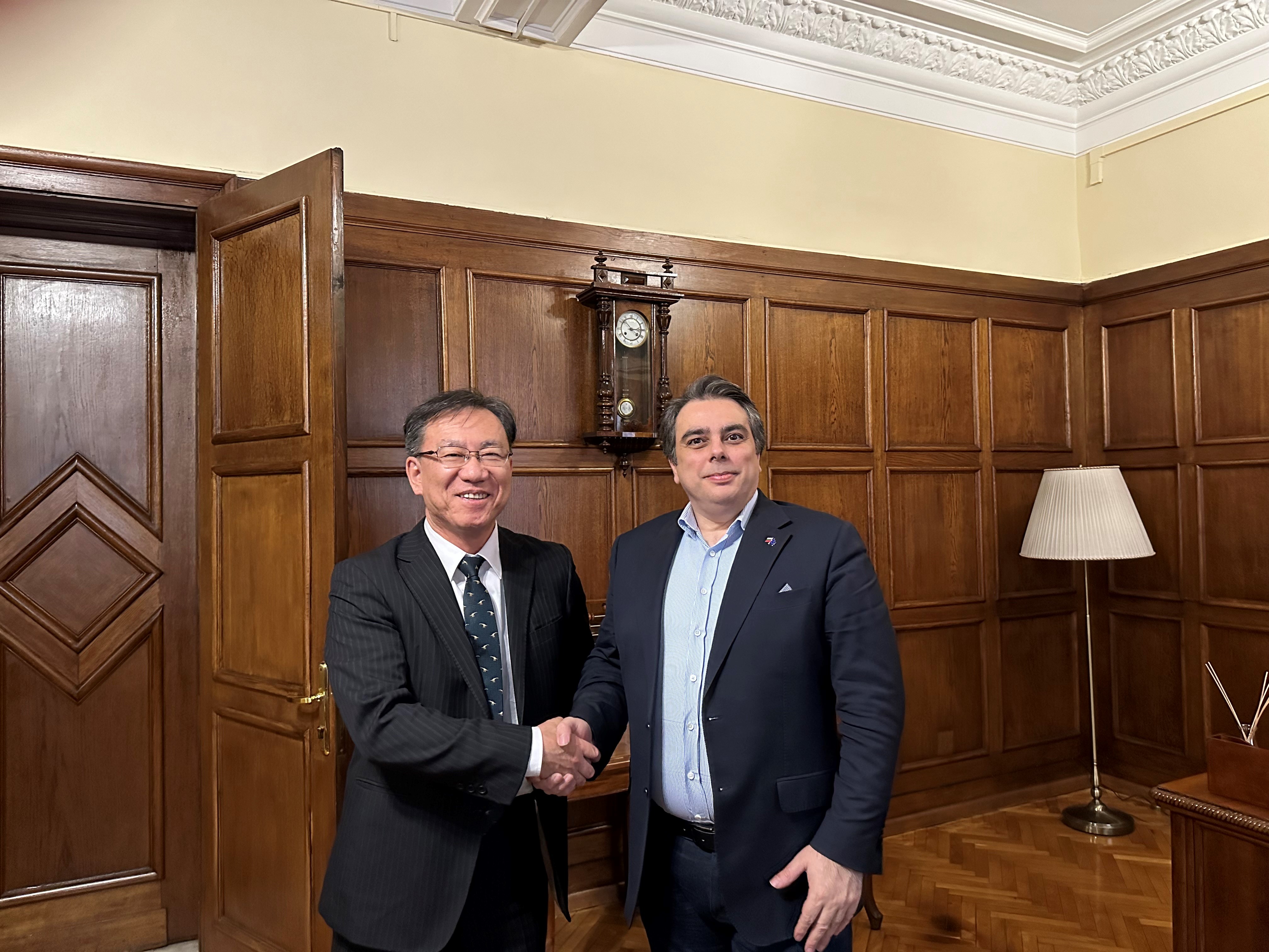 Minister Assen Vassilev Holds Meeting with Ambassador of Japan to Bulgaria H.E. Hisashi Michigami